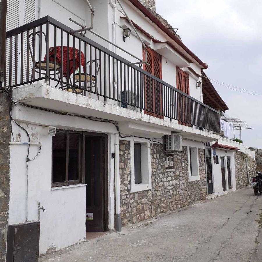 Appartamento Stone Clock'S House Nafpaktos Esterno foto