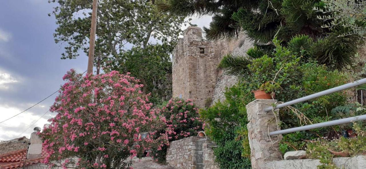Appartamento Stone Clock'S House Nafpaktos Esterno foto