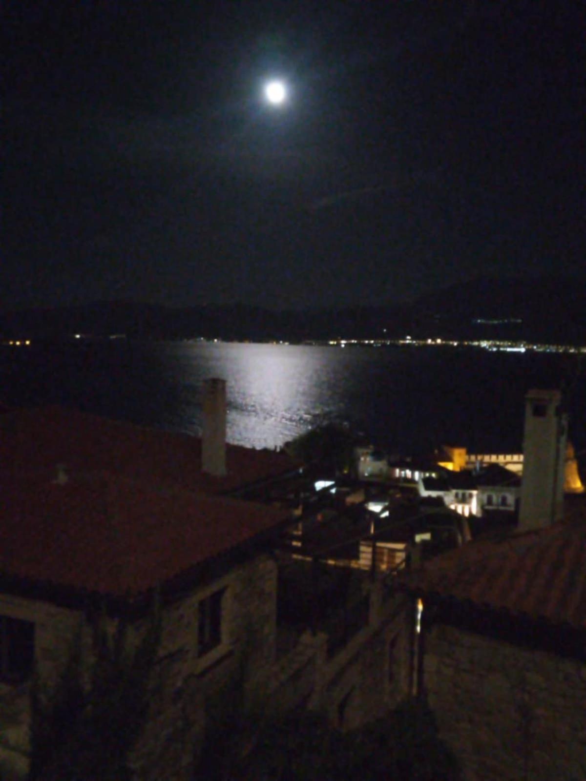 Appartamento Stone Clock'S House Nafpaktos Esterno foto