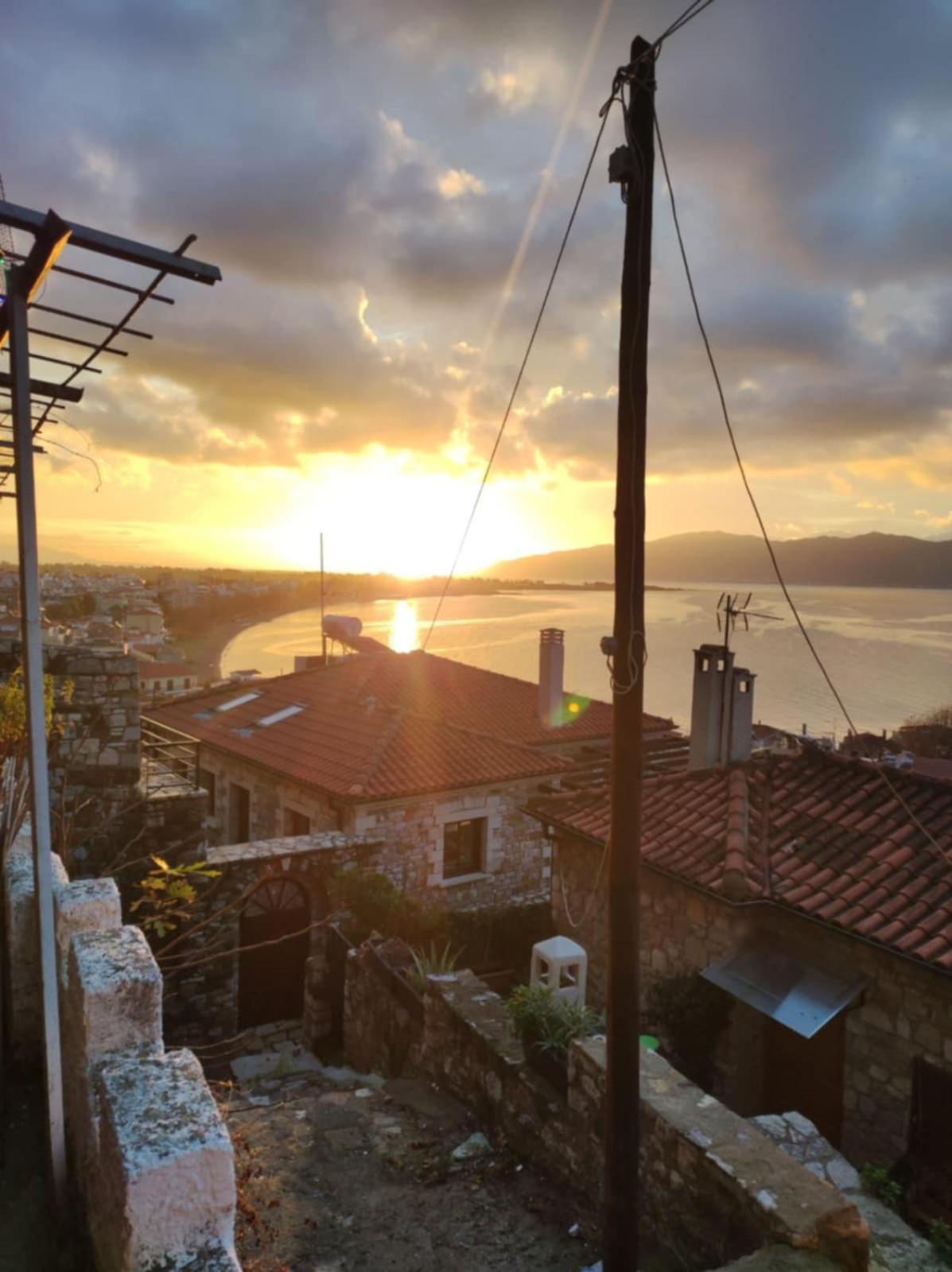 Appartamento Stone Clock'S House Nafpaktos Esterno foto