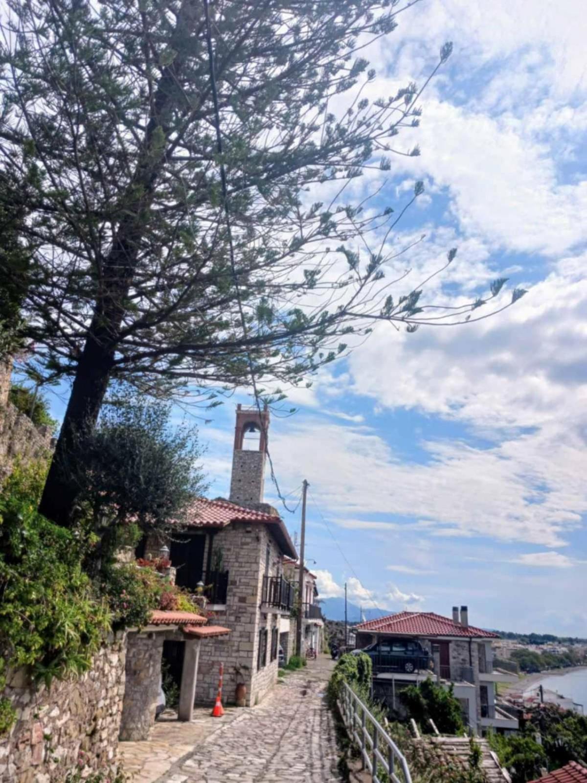 Appartamento Stone Clock'S House Nafpaktos Esterno foto